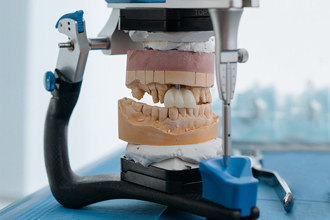 Типы стоматологических артикуляторов: полурегулируемые и регулируемые